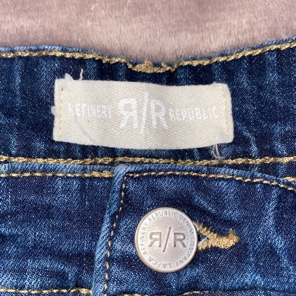 Refinery Republic Jeans Dark Wash Jeans - Picture 2 of 3